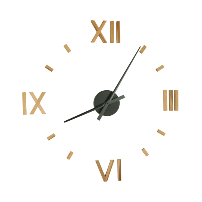 Große Wanduhr aus Kernbuche