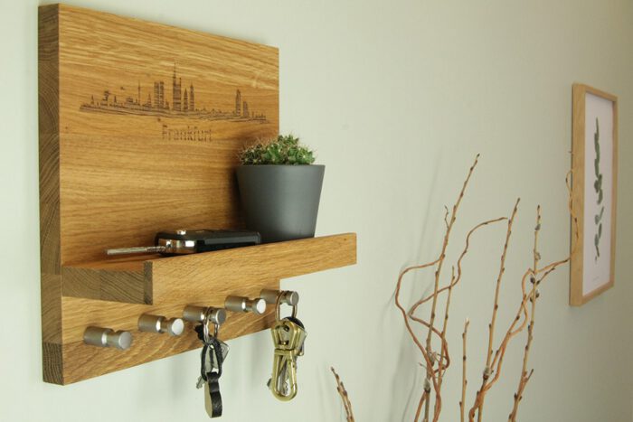 Schlüsselboard mit eingravierter Skyline von Hamburg, Düsseldorf, Berlin, Frankfurt oder Hannover