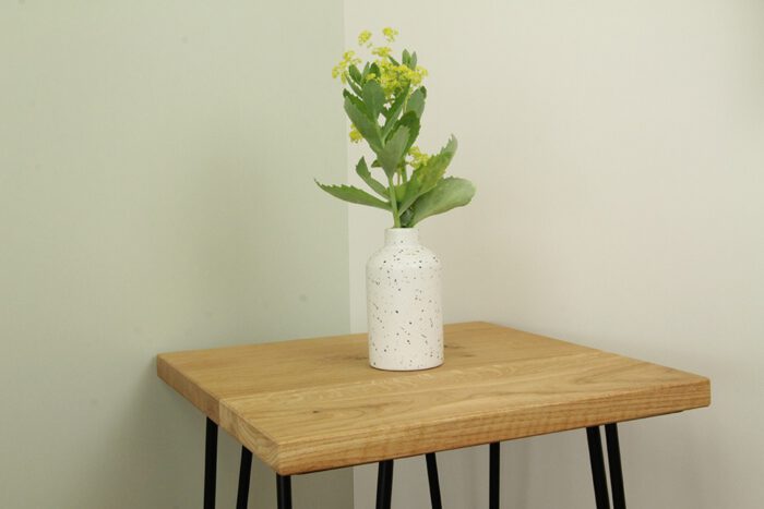 Kleiner Beistelltisch aus Holz