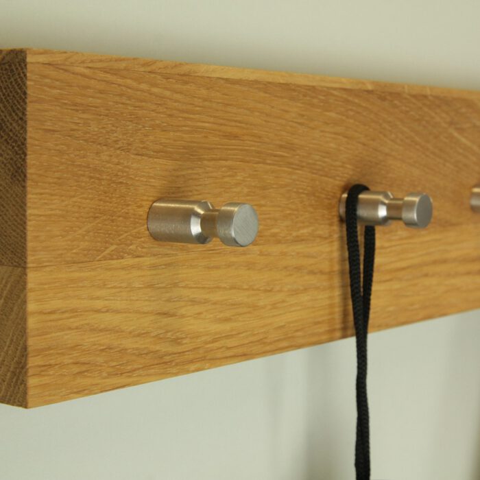 silberne Haken Garderobe Detailansicht