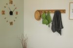 Breite Wandgarderobe aus Eiche