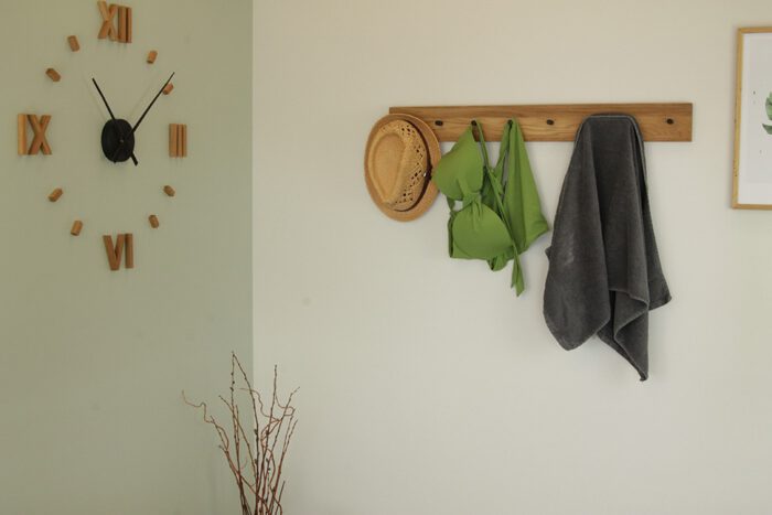 Breite Wandgarderobe aus Eiche