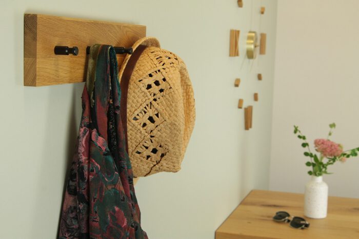 Schmale Holzgarderobe Eiche mit 4 Haken
