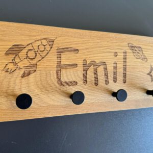 Einzelstück: Kindergarderobe aus Eiche EMIL im Weltall